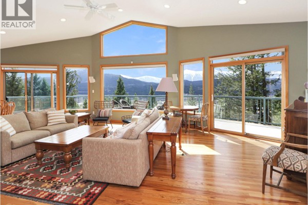 Workshop - 2360/2380 95 Highway, Spillimacheen, BC V0A1P0 Photo 2