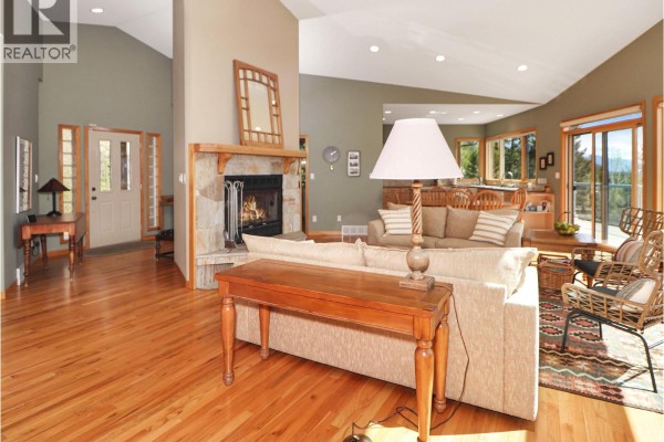 Bedroom - 2360/2380 95 Highway, Spillimacheen, BC V0A1P0 Photo 4