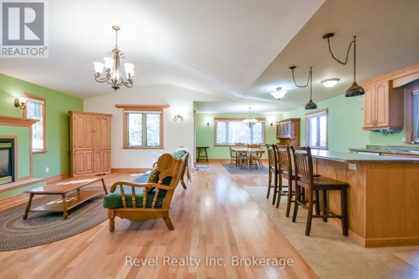 2362 Tall Tree Lane, Innisfil, ON L9S3X5 Photo 2