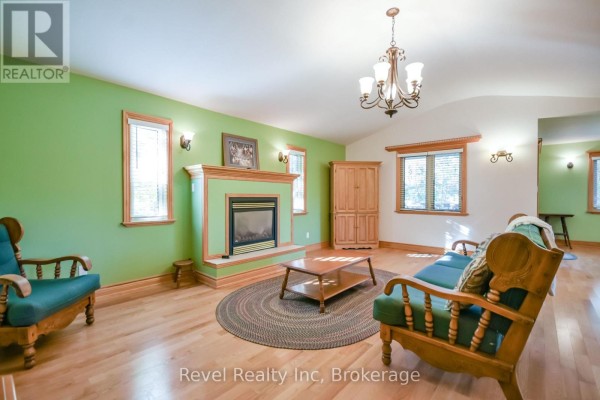 2362 Tall Tree Lane, Innisfil, ON L9S3X5 Photo 3