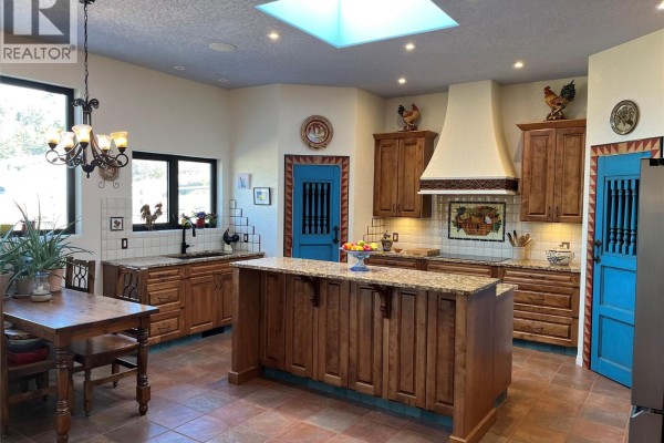 2363 Erin Valley Crescent, Kamloops, BC, photo 2