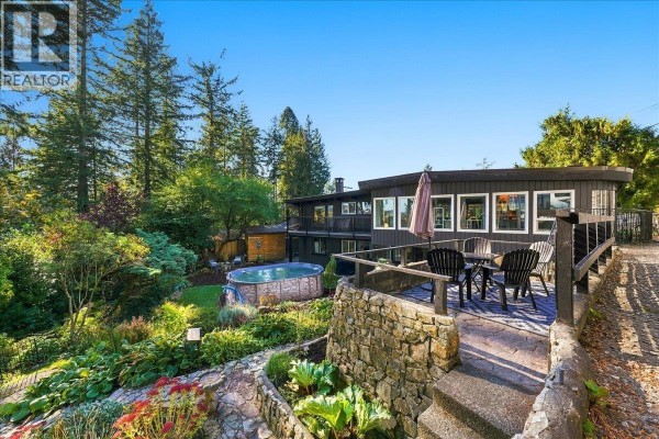 2363 Windridge Drive, North Vancouver, BC V7H1B6 Photo 2