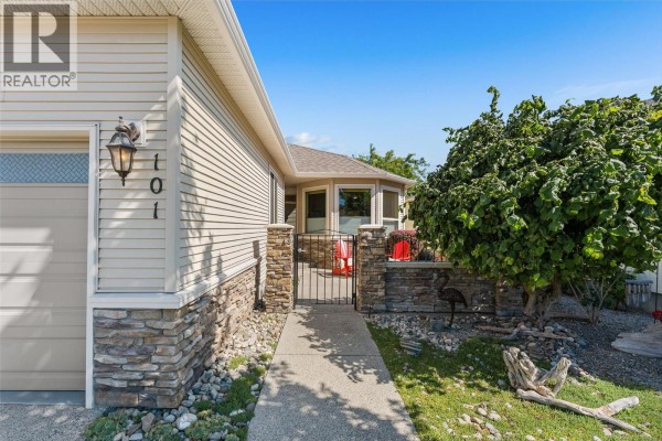 Den - 2365 Stillingfleet Road Unit# 101, Kelowna, BC V1W4X5 Photo 2