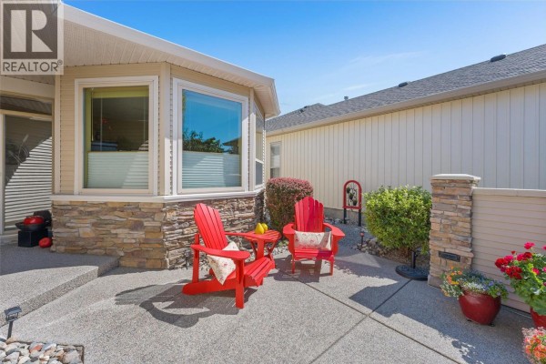 Living room - 2365 Stillingfleet Road Unit# 101, Kelowna, BC V1W4X5 Photo 3