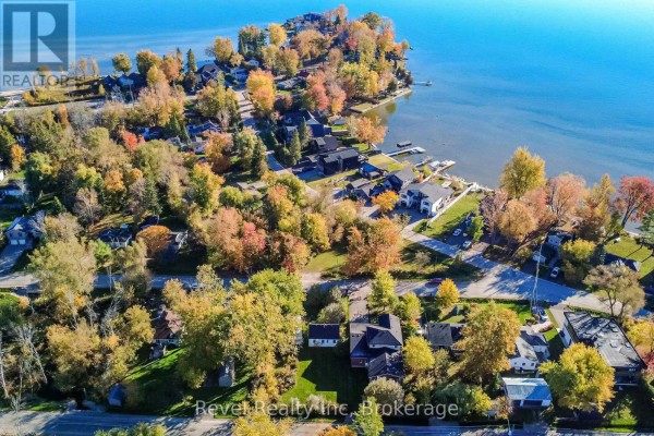 2366 Tall Tree Lane, Innisfil, ON L9S3X5 Photo 3