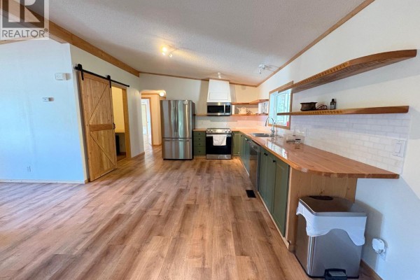 4pc Ensuite bath - 237 Dunlevy Road, Clearwater, BC V0E1N2 Photo 5