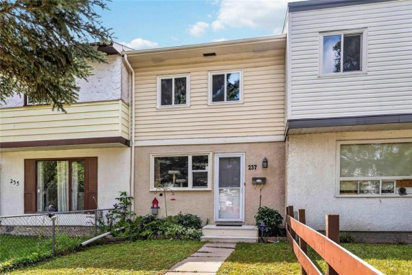 Eat in kitchen - 237 Houde Drive, Winnipeg, MB R3V1C7 Photo 2