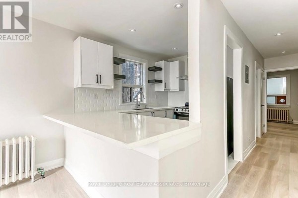 2 - 237 Lakeshore Road E, Mississauga, ON L5G1G8 Photo 5