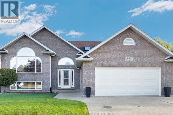 3pc Bathroom - 237 Woodview Drive, Essex, ON N8M3E9 Photo 2