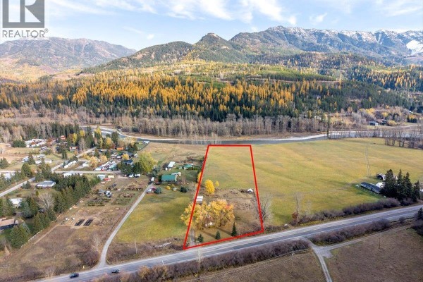 Primary Bedroom - 2370 Highway 3 Highway, Fernie, BC V0B1M0 Photo 4