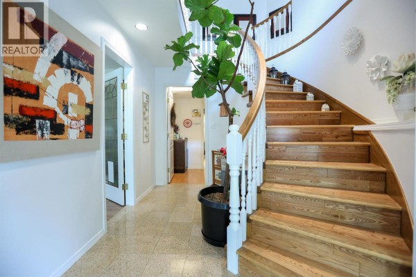 23711 106 Avenue, Maple Ridge, BC V2W1B4 Photo 4