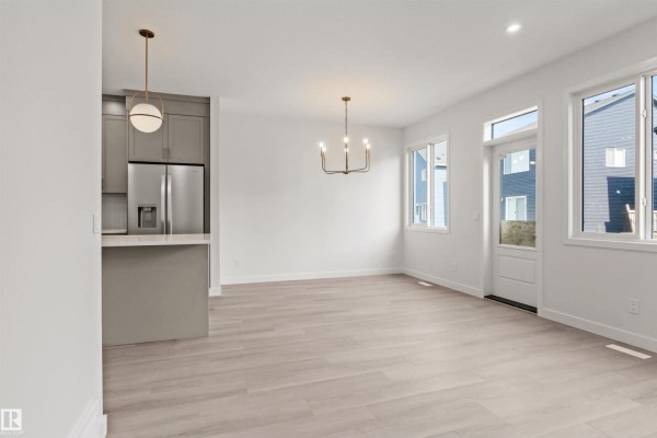 Kitchen - 2376 Muckleplum Wy Sw, Edmonton, AB T6X3K1 Photo 3