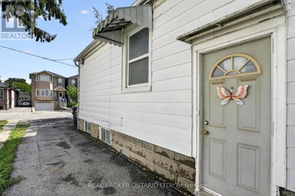 Bedroom - 238 Chambers Avenue, Toronto, ON M6M3L5 Photo 4