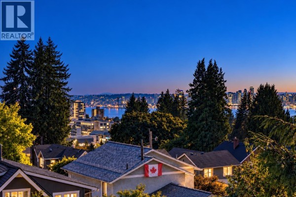238 E 28th Street, North Vancouver, BC V7N1C2 Photo 3