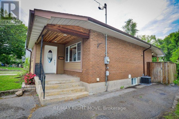 Living room - 238 Mary Street, Orillia, ON L3V3E6 Photo 3