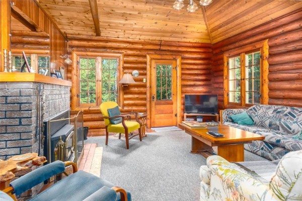 238 Wasagaming Drive, Clear Lake, MB R0J1N0 Photo 2