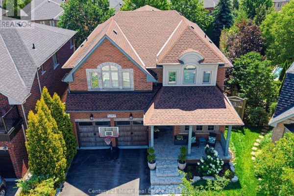 2380 Gladacres Lane, Oakville, ON, photo 2