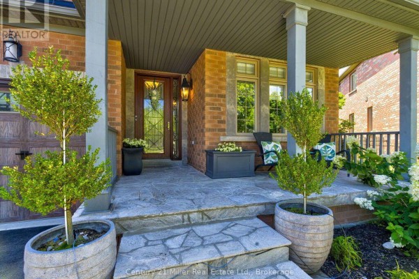 2380 Gladacres Lane, Oakville, ON, photo 3