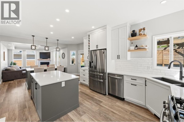 4pc Ensuite bath - 2381 Wiltse Drive, Penticton, BC V2A7X7 Photo 5