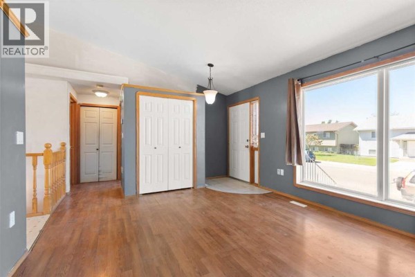 Bedroom - 2385 Hatcher Drive Ne, Medicine Hat, AB T1C1X5 Photo 2