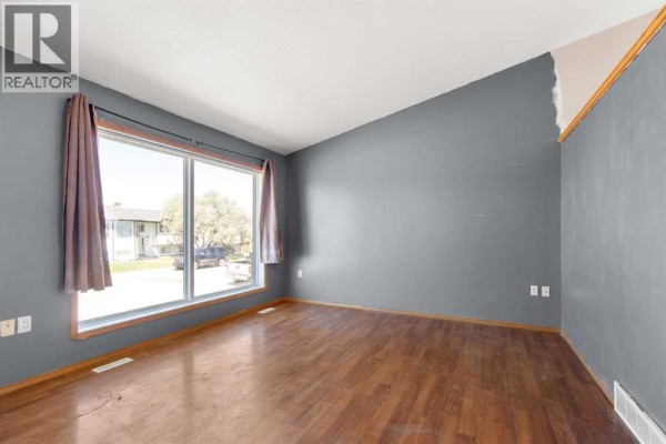 4pc Bathroom - 2385 Hatcher Drive Ne, Medicine Hat, AB T1C1X5 Photo 3