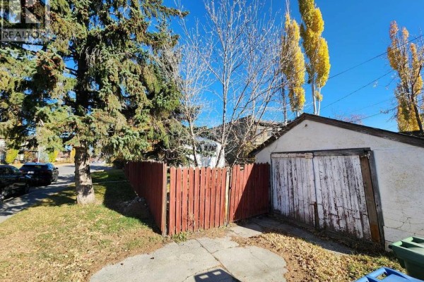 4pc Bathroom - 239 30 Avenue Nw, Calgary, AB T2M2N3 Photo 5