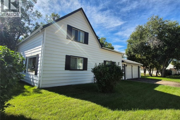 Kitchen - 239 9th Street, Weyburn, SK S4H1E9 Photo 5