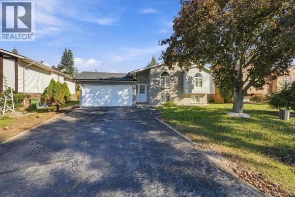 4pc Bathroom - 239 Bouffard Road, Lasalle, ON N9J1E9 Photo 2