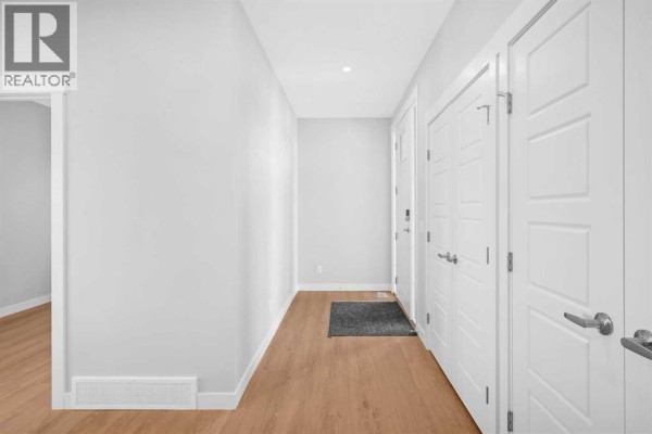 Living room - 239 Chelsea  Park, Chestermere, AB T1X2V3 Photo 5
