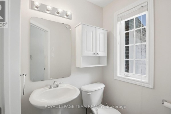 Bedroom 2 - 239 Tandalee Crescent, Ottawa, ON K2M0A2 Photo 5
