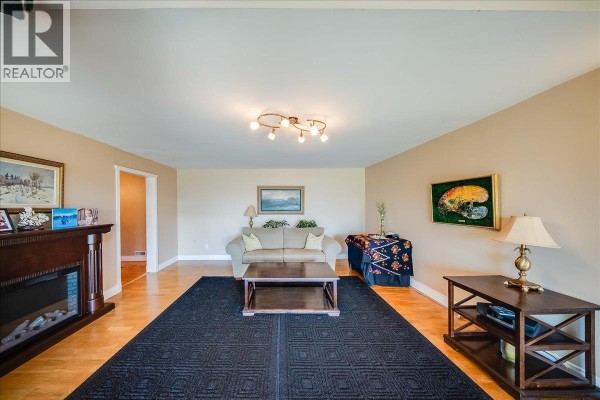 Family room - 2390 Mcleod Avenue, Rossland, BC V0G1Y0 Photo 5