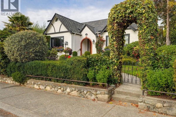 Residential for sale at 2390 Musgrave St, Oak Bay, BC - MLS® CjFwED