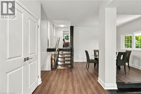 Family room - 2390 Sinclair Circle, Burlington, ON L7P3C3 Photo 5