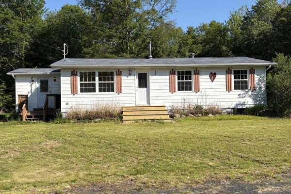 Living room - 2396 Highway 10, Wentzells Lake, NS B4V8X5 Photo 3