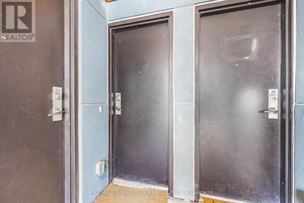 Kitchen - 24 - 10 Brin Drive, Toronto, ON M8X0B3 Photo 3