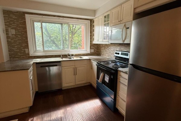 Primary Bedroom - 24 - 4230 Fieldgate Drive, Mississauga, ON L4W2M5 Photo 5
