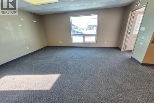 24 12th Street Ne, Weyburn, SK, photo 2