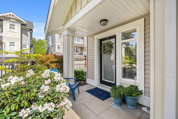 24 2925 King George Boulevard, Surrey, BC V4P1B8 Photo 3