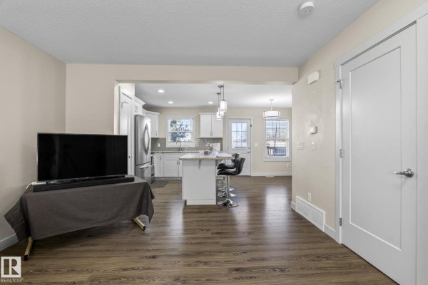 Kitchen - #24 4205 30 St Nw, Edmonton, AB T6T2G9 Photo 3