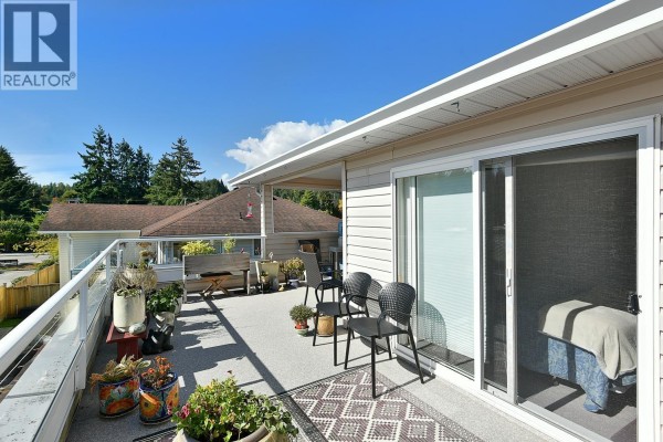 24 5610 Trail Avenue, Sechelt, BC V7Z0H8 Photo 2