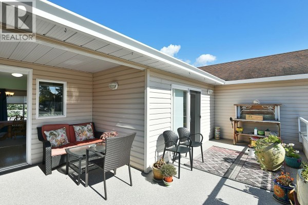 24 5610 Trail Avenue, Sechelt, BC V7Z0H8 Photo 3