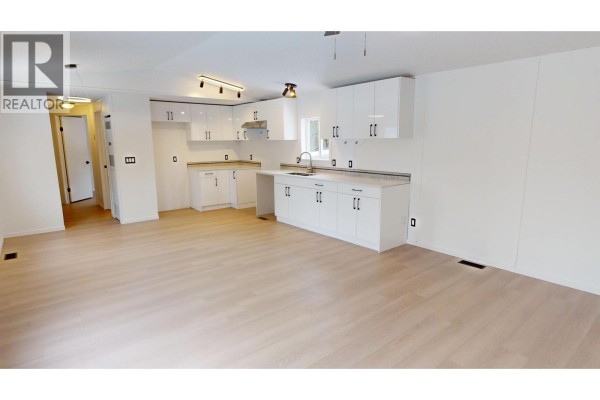 Laundry room - 24 654 North Fraser Drive, Quesnel, BC V2J1Z6 Photo 4