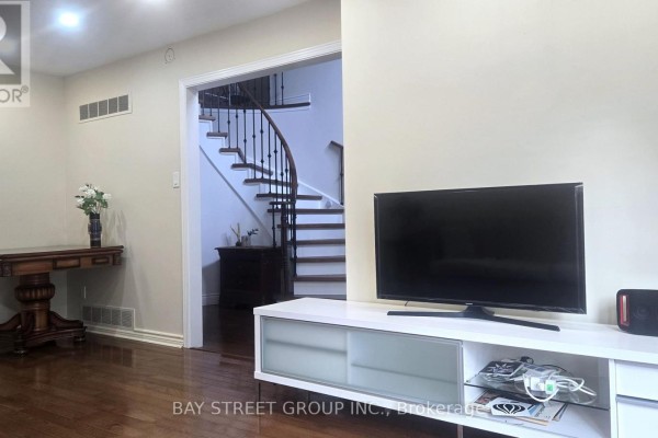24 Beasley Drive, Richmond Hill, ON L4C7Z2 Photo 5