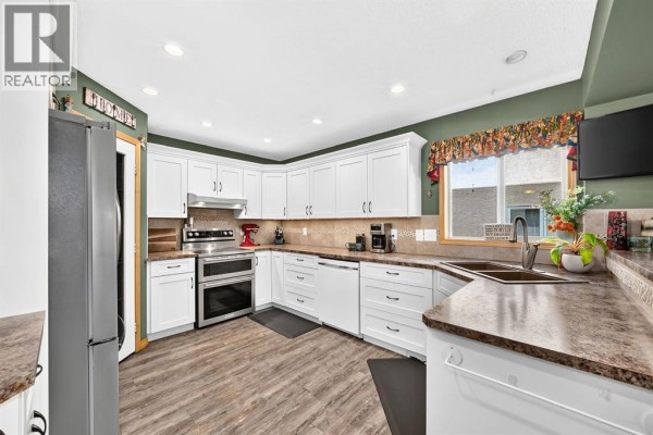 Pantry - 24 Bow Ridge Road, Cochrane, AB T4C1T7 Photo 4