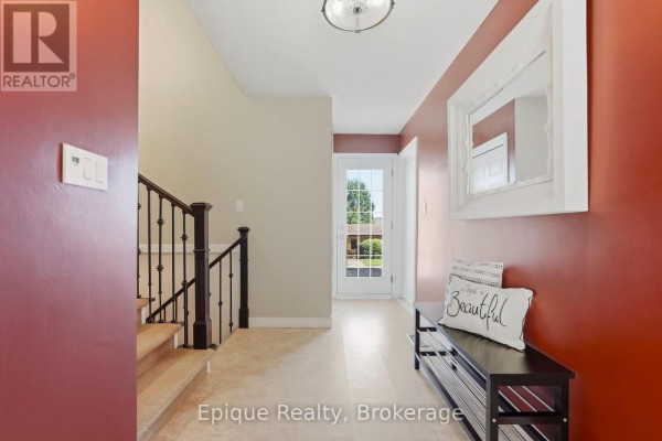 24 Brae Crest Drive, Hamilton, ON, photo 3