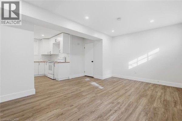 24 Briarwood Crescent Unit# 2, Hamilton, ON L9C4B9 Photo 5