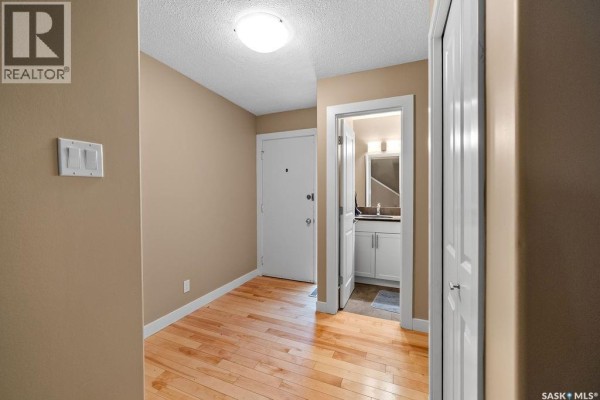 Living room - 24 Cannington Mews, Regina, SK S4S5Z7 Photo 5