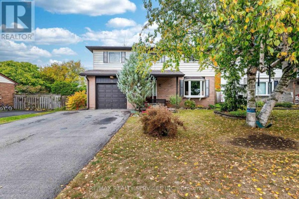 Front view of a two-story house with a bay window and attached garage. - 24 Carberry Road Street, Erin