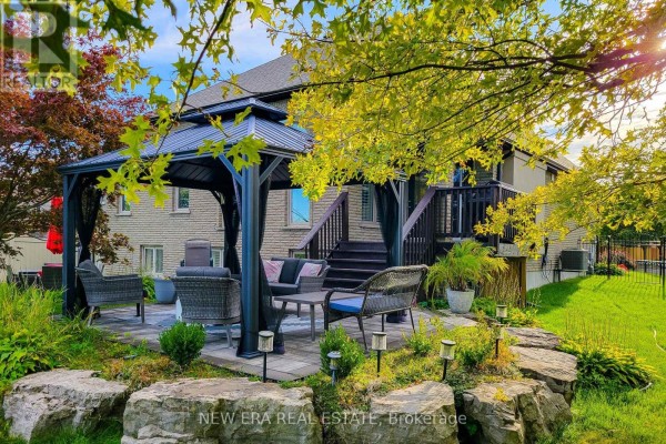 4pc Ensuite bath - 24 Carmichael Crescent, Brantford, ON N3R8A8 Photo 5