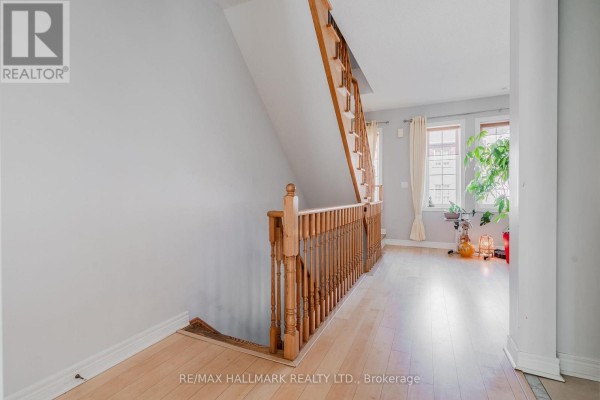 Kitchen - 24 Carnahan Terrace, Toronto, ON M4E0B2 Photo 3